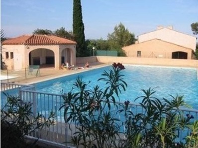 Location Villa 2 chambres climatisée dans résidence avec piscine 700m plage. WIFI